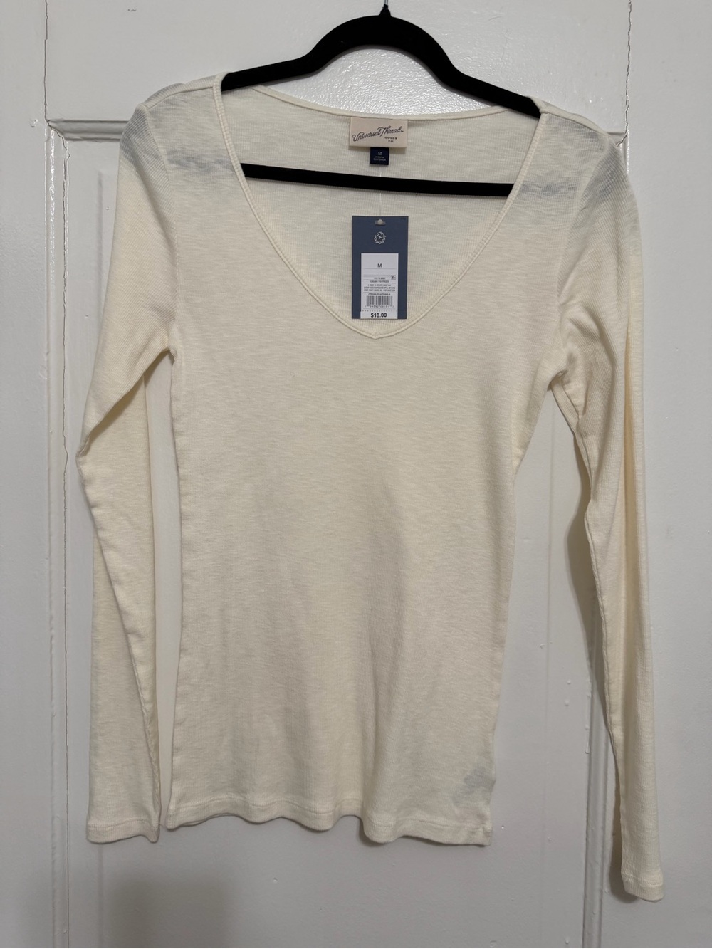 Universal Thread Women's Long Sleeve Scoop Neck Tee - Cream